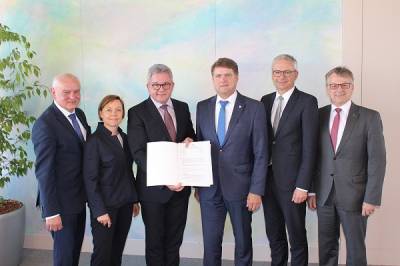 Minister Guido Wolf bei der bergabe der Tourismusfrderbescheide im Landratsamt Karlsruhe-Land